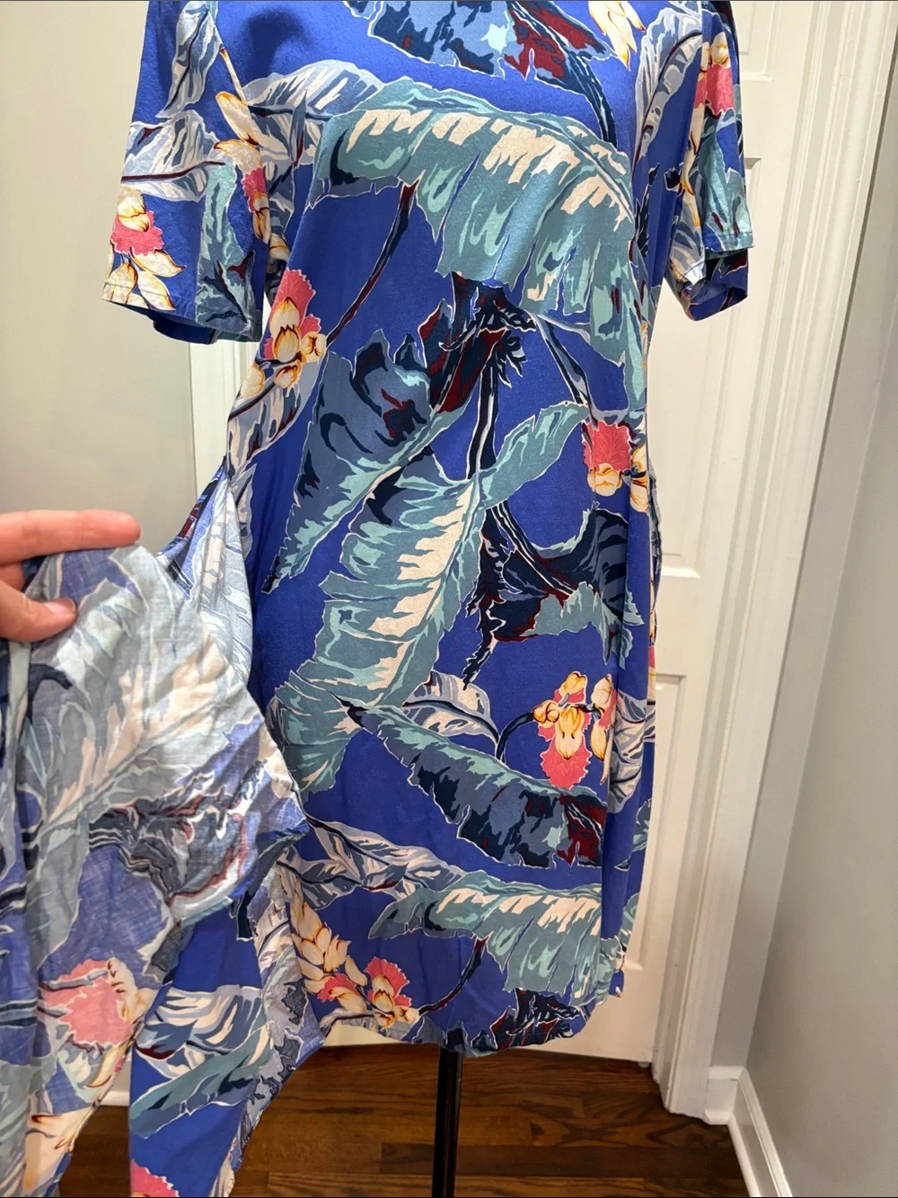 Hilo Hattie sz L made in Hawaii  blue floral short sleeve dress with wrap skirt